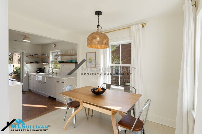 Building Photo - 1803 Hillcrest Dr