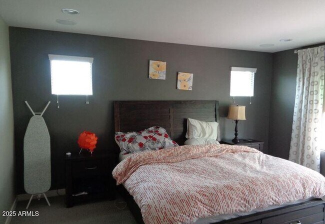 Building Photo - 240 N Senate St