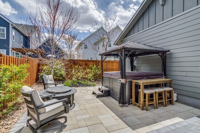 Building Photo - Large single family home in Central Park.