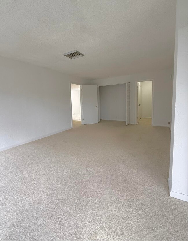 Building Photo - 1739 Embassy Dr