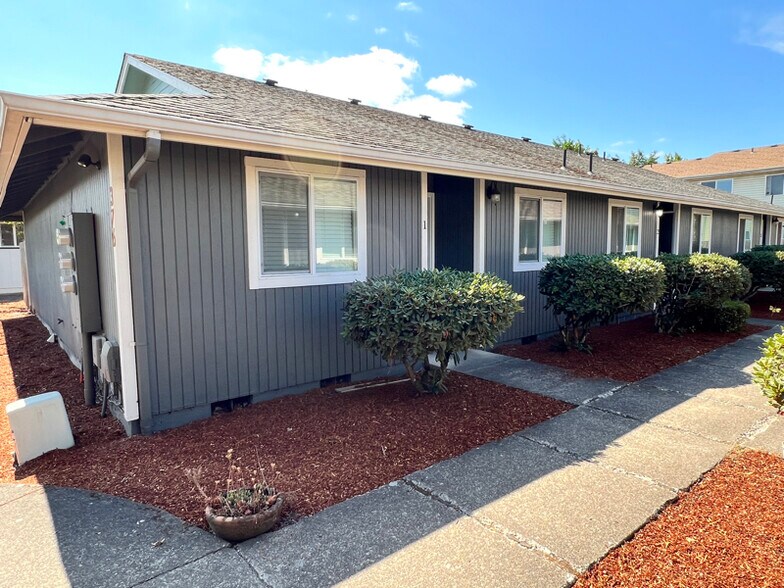 Building Photo - 376 Catron St N