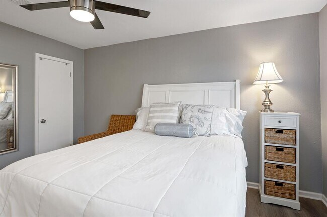 Building Photo - 10401 Burmaster Ln