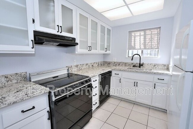 Building Photo - 45 Derow Ct