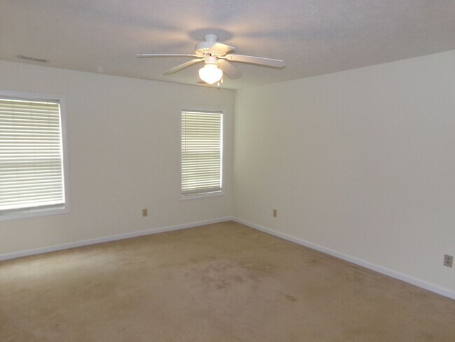 Building Photo - Just minutes from Cherry Point MCAS