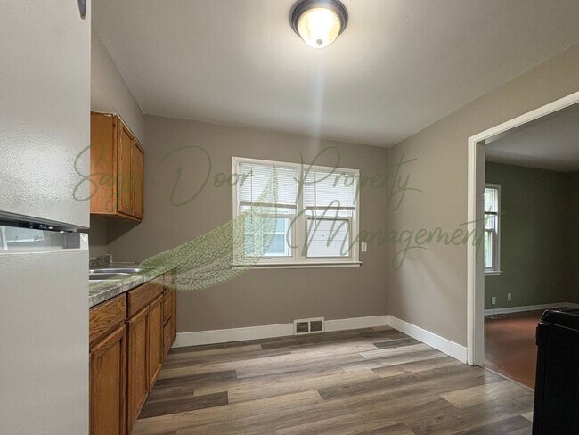 Building Photo - DUPLEX IN INDEPENDENCE