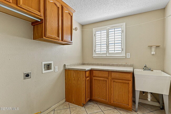 Building Photo - 951 Via Descanso Dr