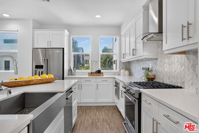 Building Photo - 1678 Topanga