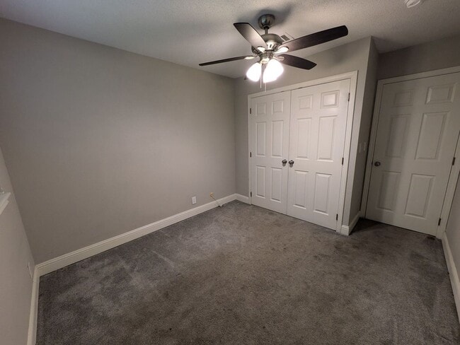 Building Photo - 2755 Evangeline Dr