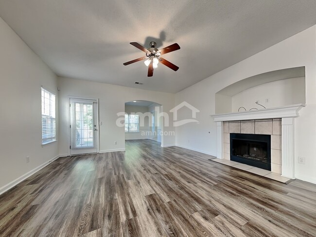 Building Photo - 3864 Lake Village Cv