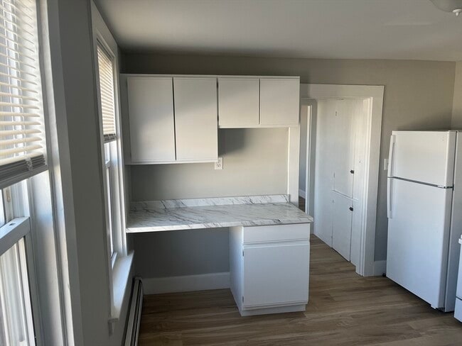 Building Photo - 159 E Central St