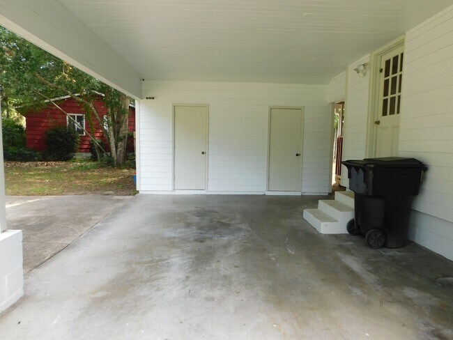 Building Photo - 507 NW 34th Ter