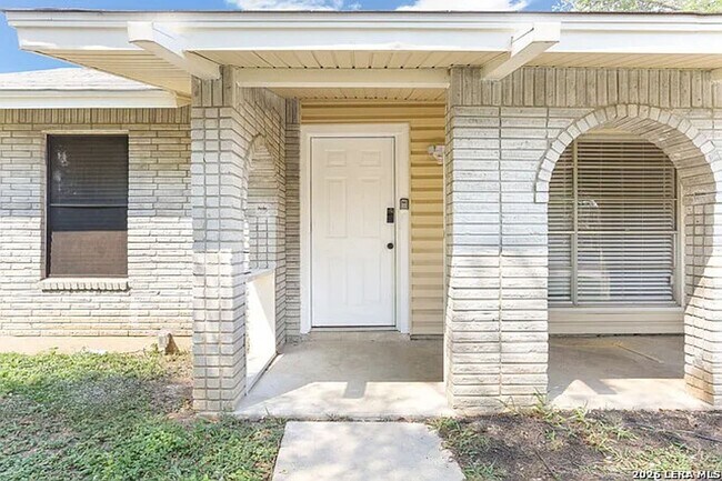 Building Photo - 2027 Leesburg St