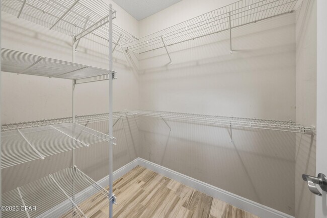 Building Photo - 305 Evergreen St