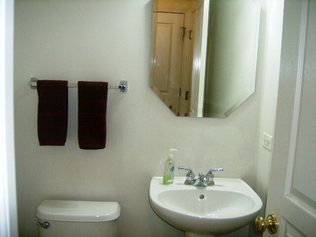 Building Photo - 457 Metropolitan St