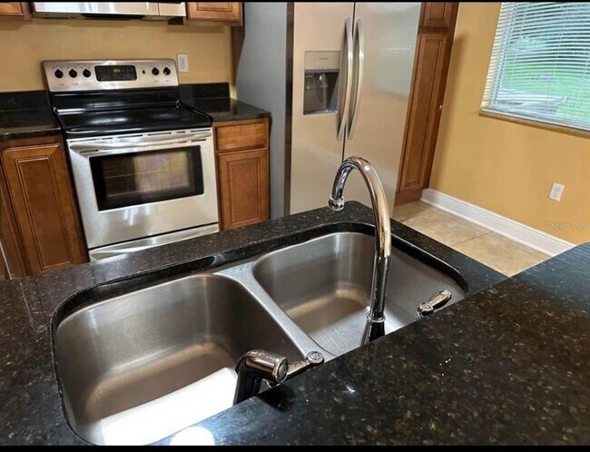 Building Photo - 1042 La Mirada Ct