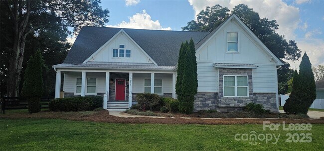 Primary Photo - 211 Scottish Highland Rd