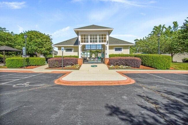 Building Photo - Brand New 5 Bedroom 3 full baths