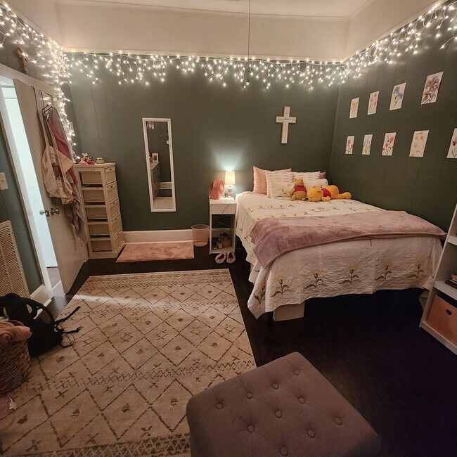 Building Photo - Four Bedroom Home Available in July