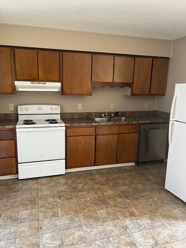 Building Photo - 105 S 1st St