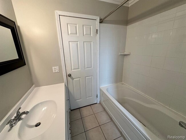 Building Photo - 147 S Carlson St