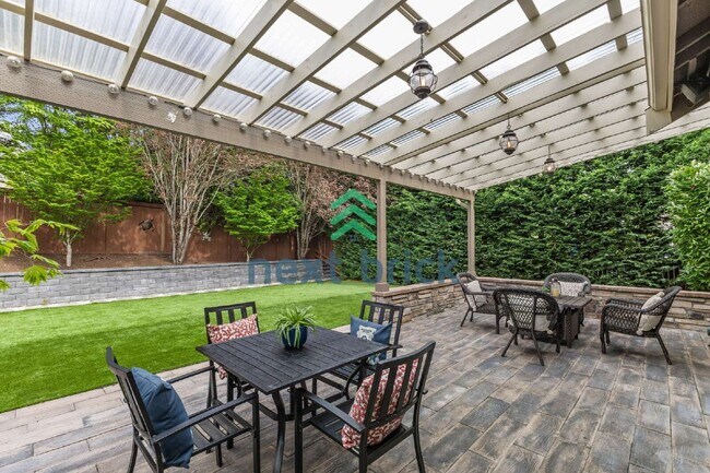 Building Photo - Spacious 4-Bed, 4-Bath Retreat in Sammamish – 3300 Sq Ft of Comfort and Style!