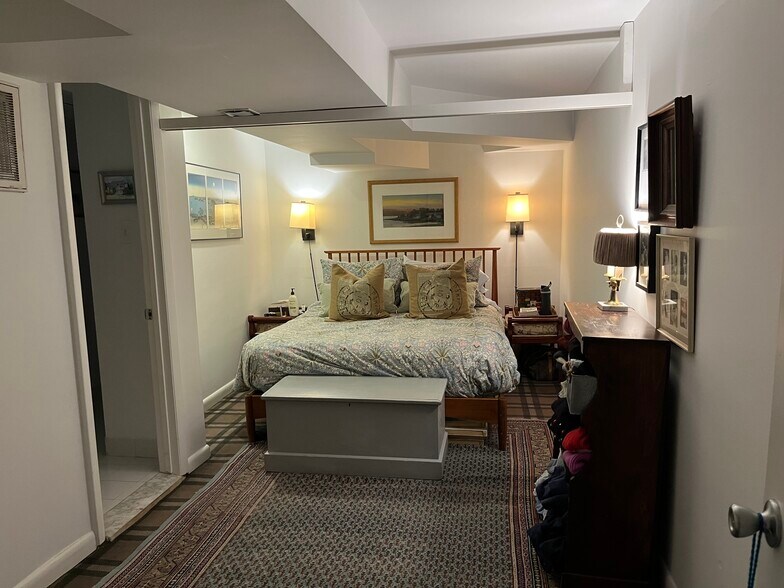 Building Photo - 1340 31st St NW