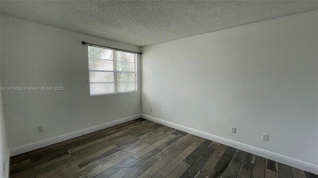 Building Photo - 1247 SW 46th Ave