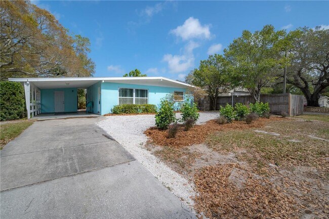 Building Photo - Renovated 2/1 home in Dunedin _ Price reduced