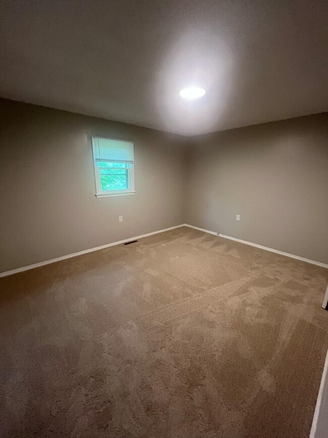 Building Photo - 230 NE 85th Rd