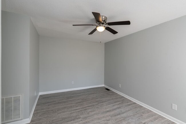 Building Photo - Updated 2 BD/ 2 BA home in Harrisburg avai...