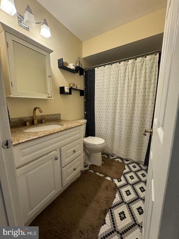 Building Photo - 18 E Countryside Dr