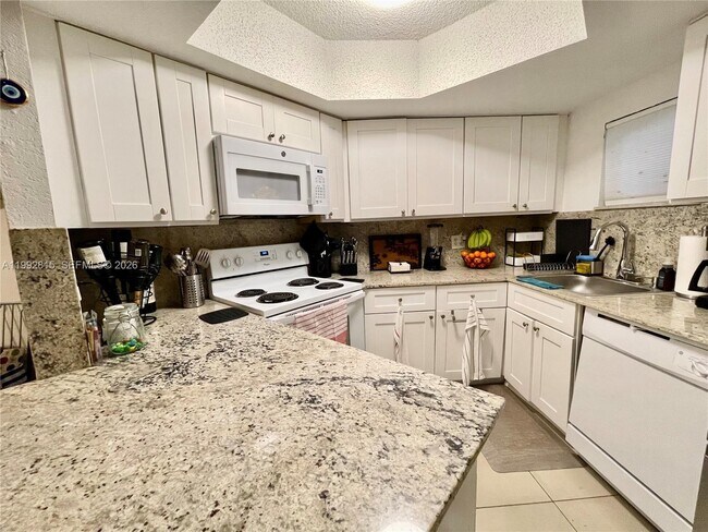 Building Photo - 8255 Lake Dr