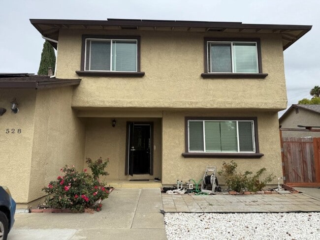 Building Photo - Unique 5 Bedroom 2 Story w/ Solar Suisun *...