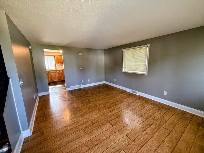 Building Photo - Two bedroom one bathroom duplex for rent