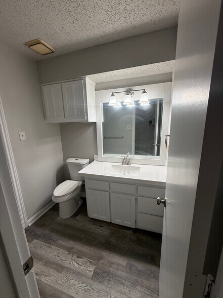 Building Photo - 1411 Lackey Ct