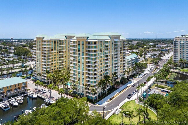 Building Photo - 700 E Boynton Beach Blvd