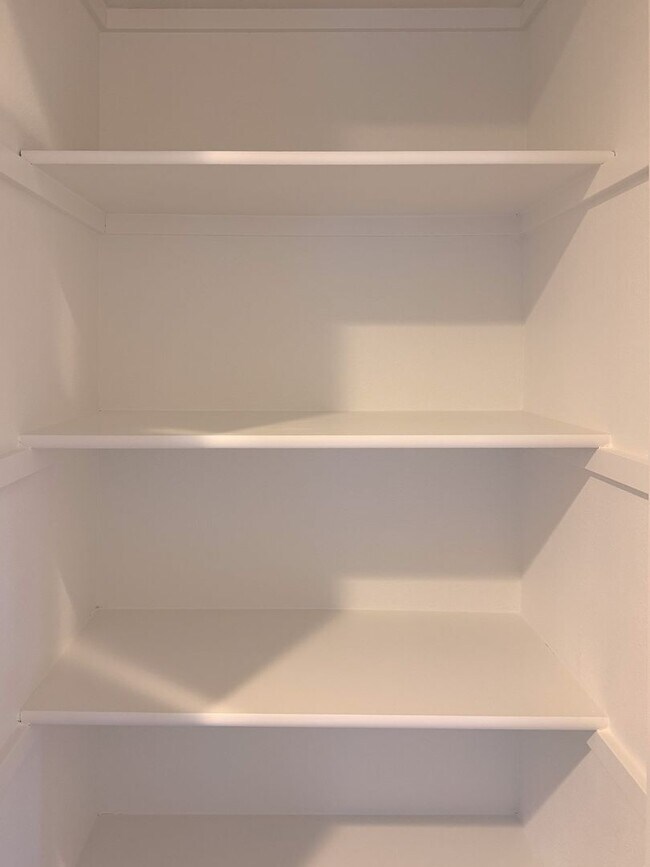 Building Photo - 505-507 NW Hillcrest Dr