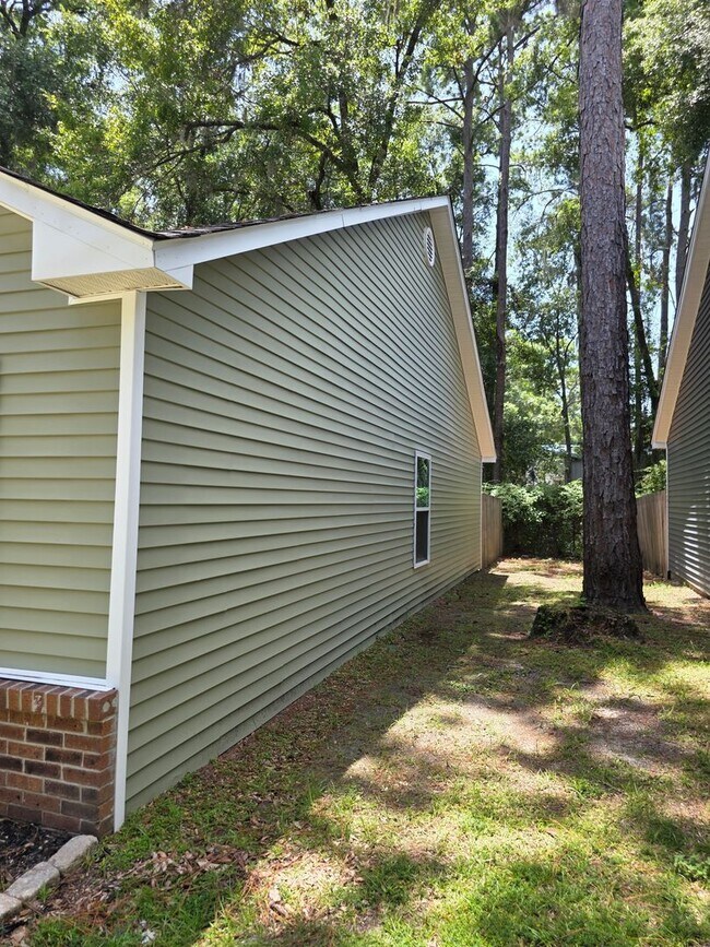 Building Photo - 16 Brindlewood Dr