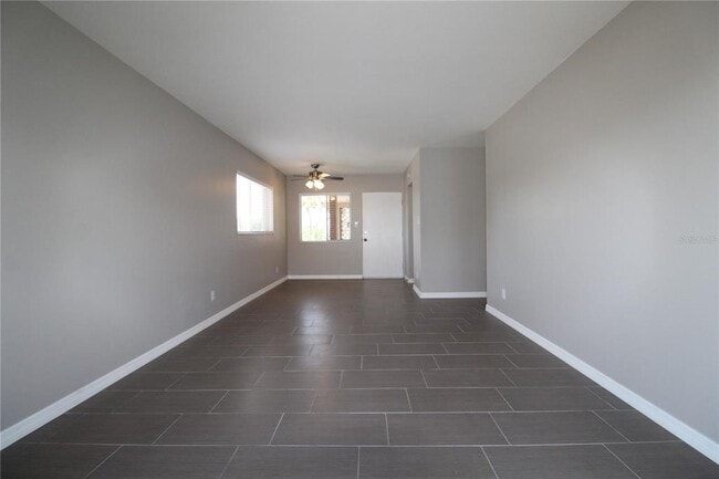 Building Photo - 3001 Bee Ridge Rd