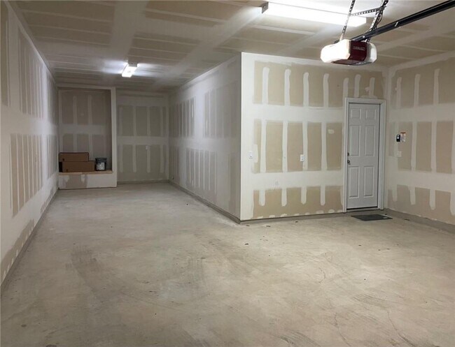 Building Photo - 16700 Fresno Cove