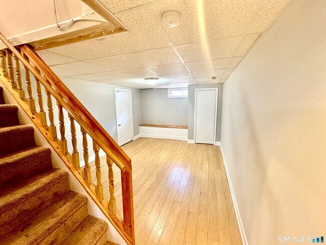 Building Photo - 439 Quinn St