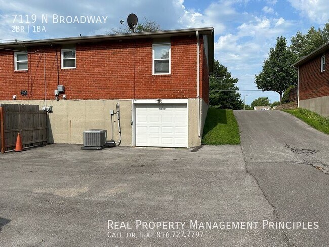 Building Photo - Spacious, updated, 2 Bedroom, 1 Bathroom T...