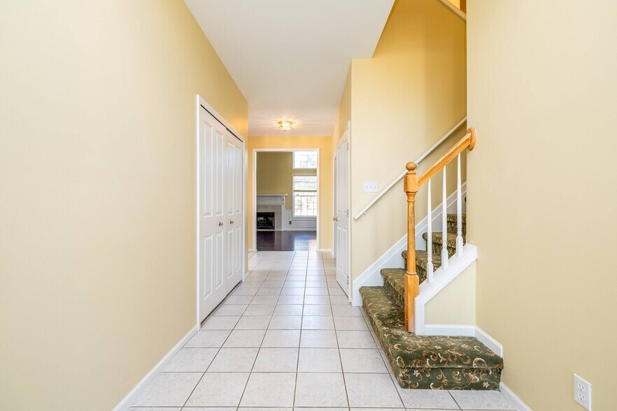 Building Photo - 466 Ivy Ln