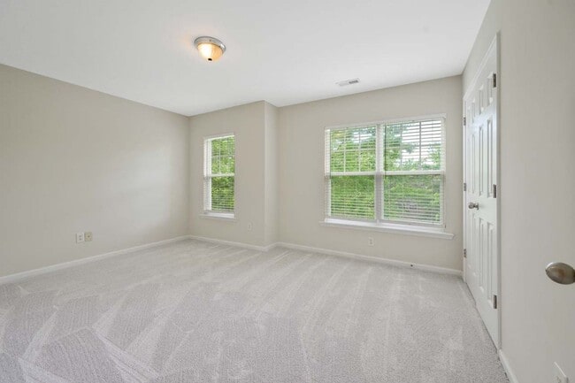 Building Photo - Beautiful 3 BR/2.5 Bath Home in Lyons Farm Community Durham!