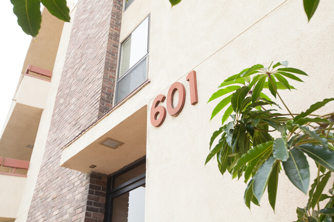 Building Photo - 601 Westholme Ave