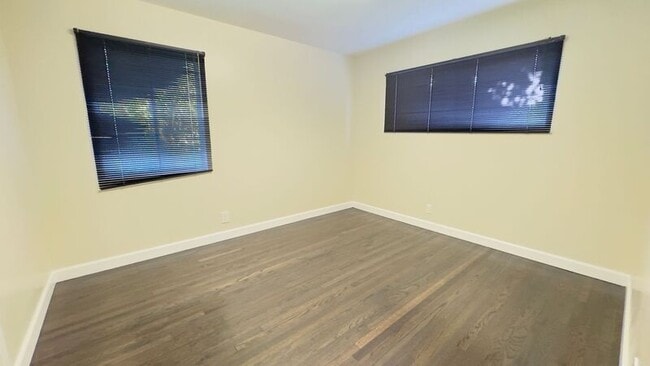 Building Photo - 403 S Lupin Ln