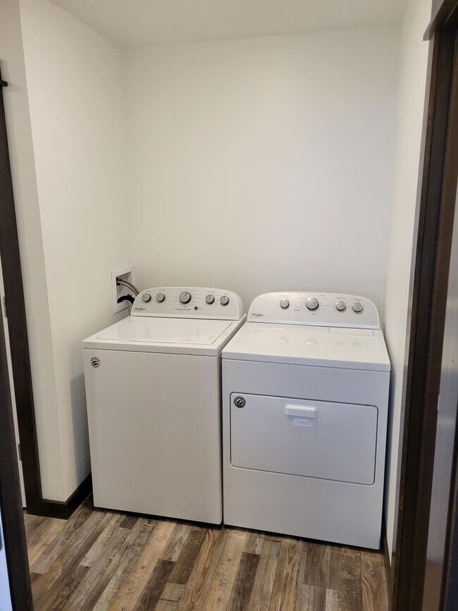 Building Photo - 3 Bedroom 2 1/2 Bathroom Townhouse- NEWLY BUILT-