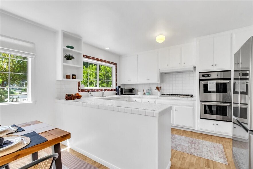 Building Photo - 23223 Canzonet St