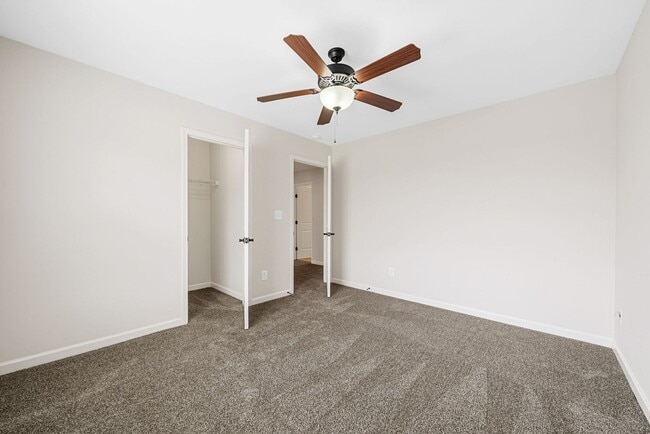 Building Photo - 4 Bedroom Pet Friendly Home For Rent!