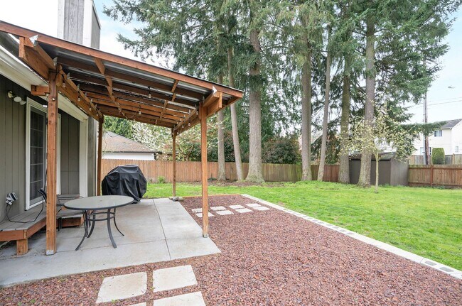 Building Photo - Spacious and Updated Rainier Meadows Home with Private Backyard